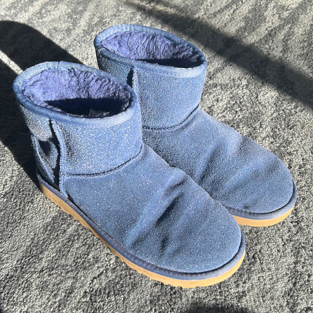 UGG classic mini milky way dark denim sheepskin boot, size 8